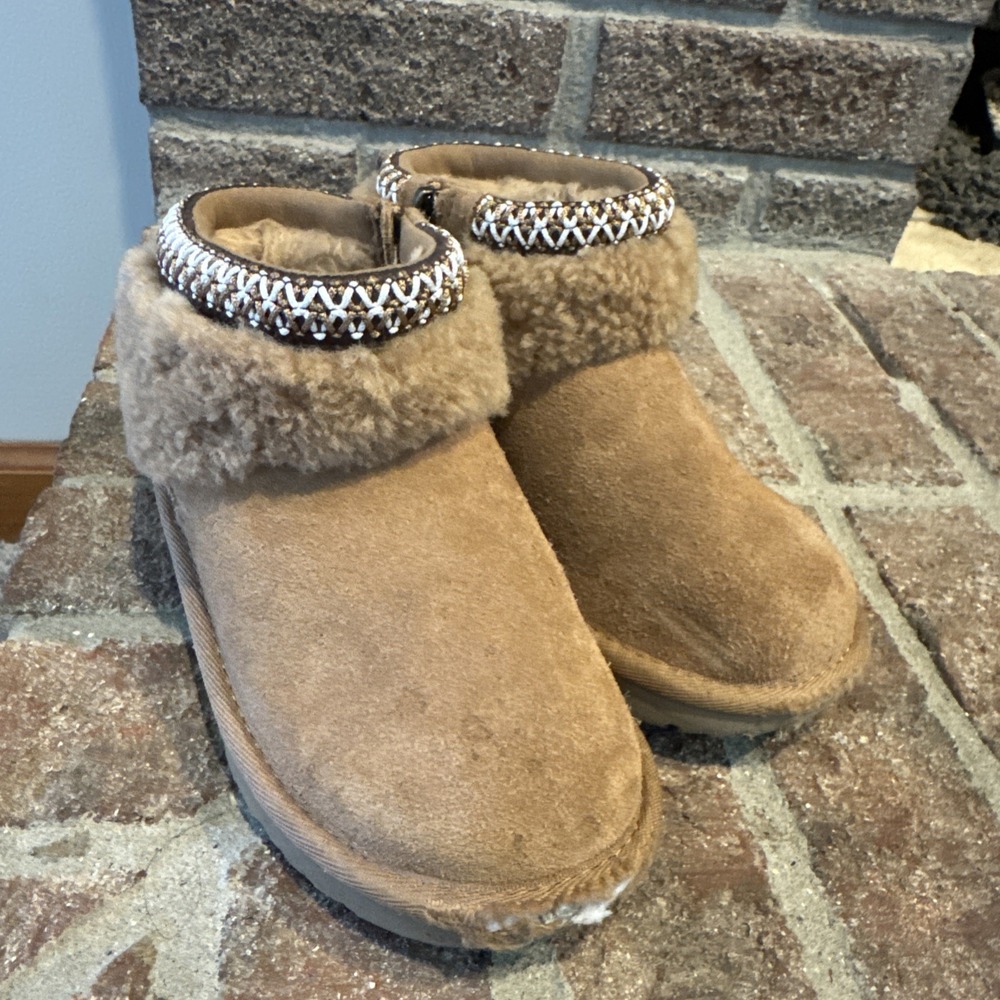 Ugg Classic Ultra Mini Maxi Curly Ankle Boots Toddler Sz 10US 27.5EU #340
